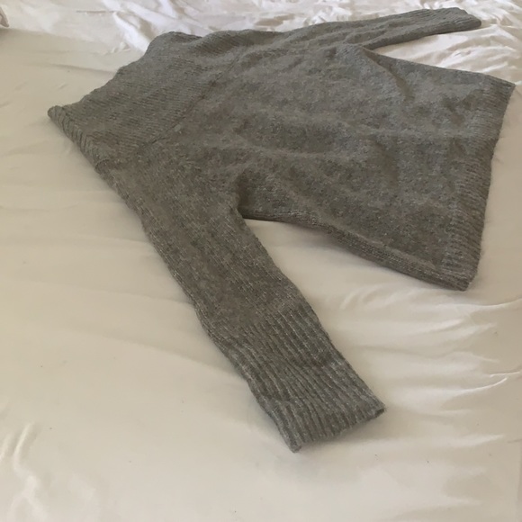 Zara Grey Off-The-Shoulder Chunky Knit Sweater - Picture 11 of 13
